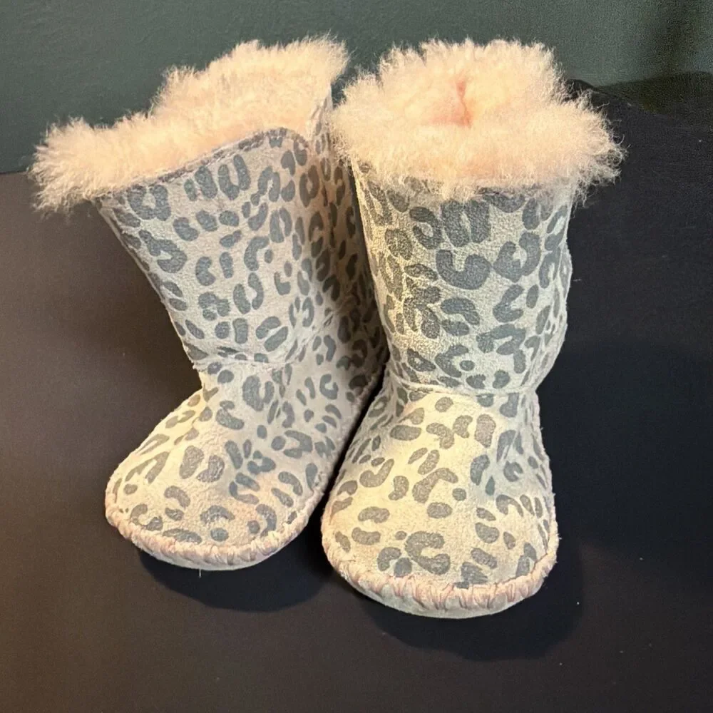 UGG Australia Baby Girl Cassie Leopard Pink Booties Size 2/3 Sheepskin Lined